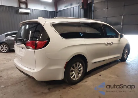 2018 Chrysler Pacifica Touring L из США, поврежденный, VIN 2C4RC1BG7JR152329